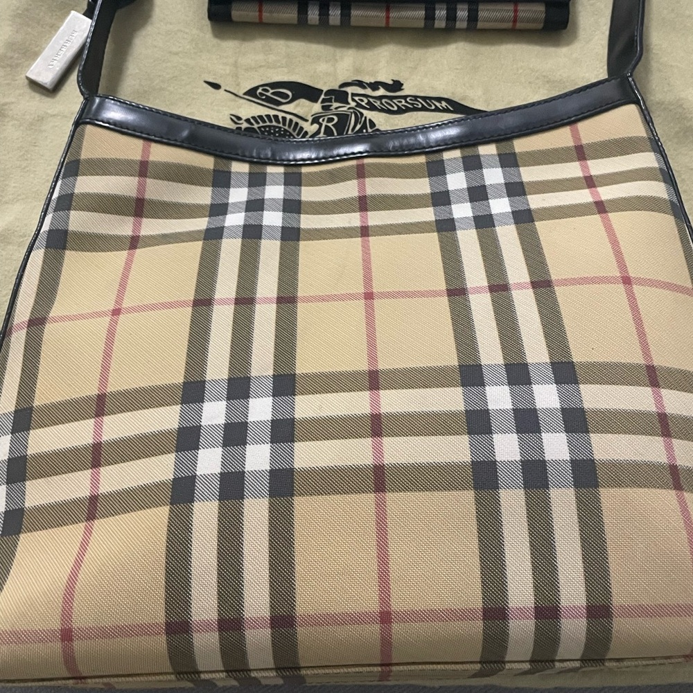 Burberry Beige and Black Plaid Tote with Wallet - Picture 11 of 13